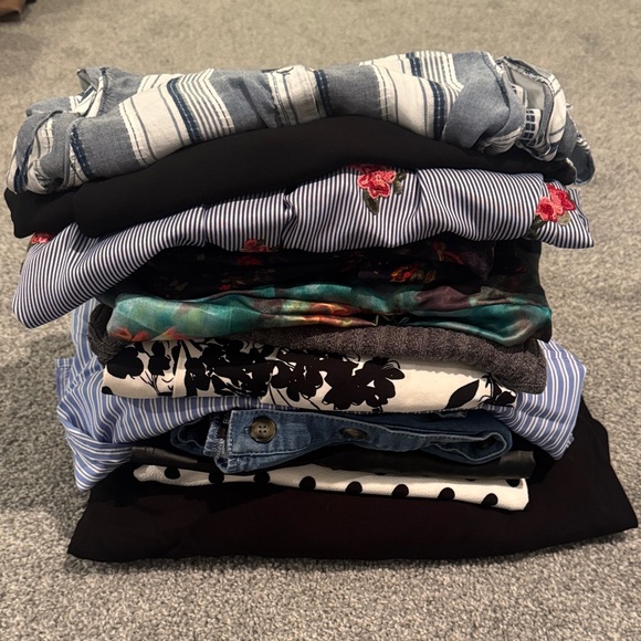 Tops - Xs women clothing bundle